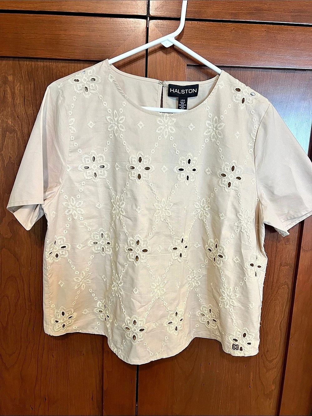 Halston Embroidered Floral Blouse in Cream Size Large NWT